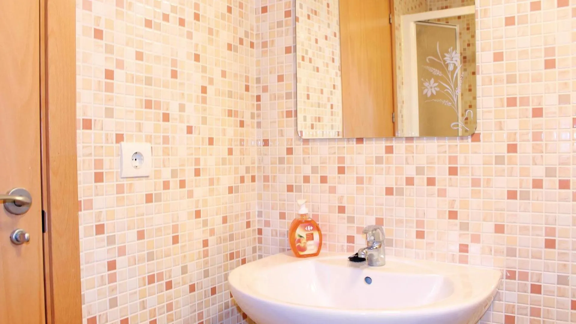 Beautiful Apartment In Casares Costa With Wifi 0*,